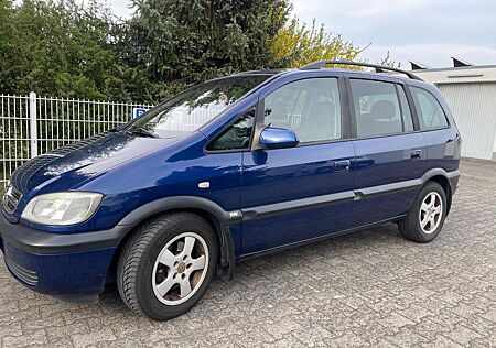 Opel Zafira 2.2 DTI -