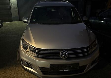 VW Tiguan Volkswagen 2.0 TDI SCR BMT LOUNGE Sport & Style ...