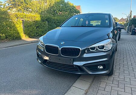 BMW 2er 220 Active Tourer 220d xDrive Steptronic Adv...