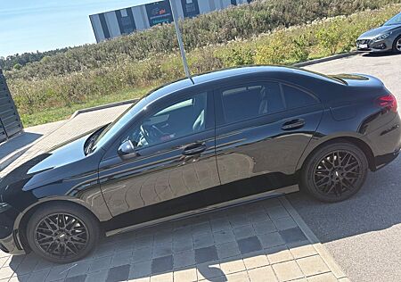 Mercedes-Benz A 250 e AMG line