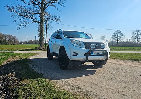 Toyota Land Cruiser 3.0 D-4D - Artictrucks / Schalter