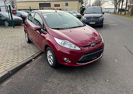 Ford Fiesta Titanium*1 Hand*SHZ*PDC*