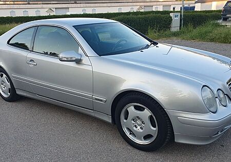 Mercedes-Benz CLK 200 KOMPRESSOR ELEGANCE/1.Hd/GARAGE/ 25jahre