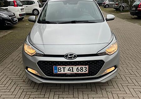 Hyundai i20 1.1 CRDi blue Trend aircon facelift