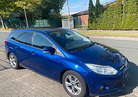 Ford Focus Scheckheft TÜV NEU