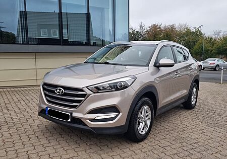 Hyundai Tucson gebraucht kaufen Hyundai Tucson 1.6 Sitzheizung Klima Navigation