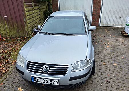 VW Passat Volkswagen 1.6 Basis Basis