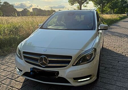 Mercedes-Benz B 200 BlueEFFICIENCY -