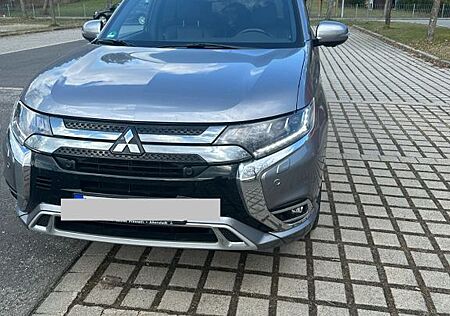 Mitsubishi Outlander 2.4 MIVEC PLUG-IN HYBRID 4WD