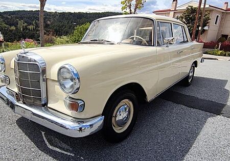 Mercedes-Benz 200