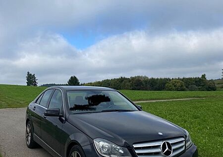 Mercedes-Benz C 180 -