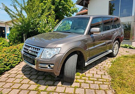 Mitsubishi Pajero 3,2 DI-D 4WD SUV-Star Automatik SUV-Star