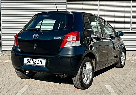 Toyota Yaris 1,0-VVT-i TÜV NEU/ REIFEN NEU/ SCHECKHEFT