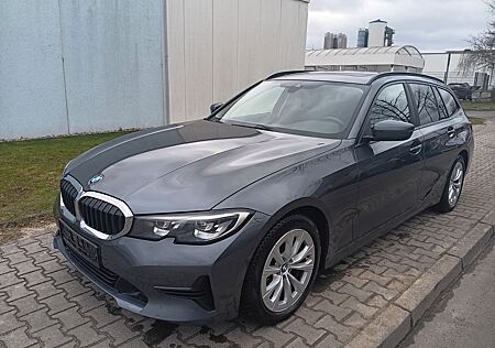 BMW 318d Touring Sport Line LED XENON PANO KAMERA AU
