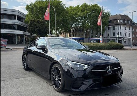 Mercedes-Benz E 300 Coupé AMG Line