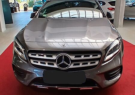 Mercedes-Benz GLA 200 - AMG - LINE _ AHK.