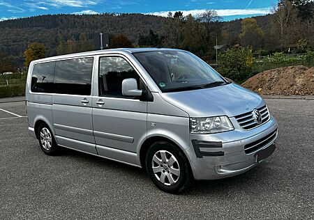 VW T5 Multivan Volkswagen Comfortline 2,5 TDI (5 Zylinder)