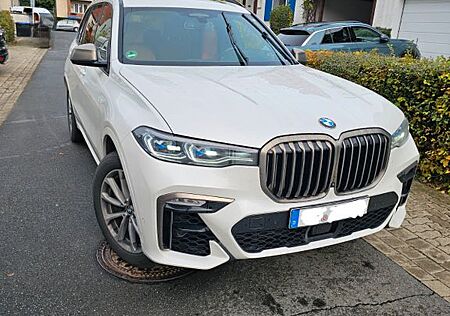 BMW X7 M50d - SUV 6-Sitzer mit Panoramadach