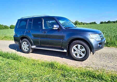 Mitsubishi Pajero 3,2 DI-D Invite Automatik Invite