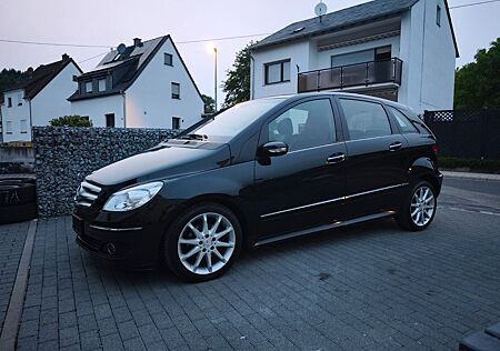 Mercedes-Benz B 200 - TÜV NEU BJ2006