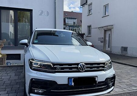 VW Tiguan Volkswagen 2.0 TDI 4MOT R-Line