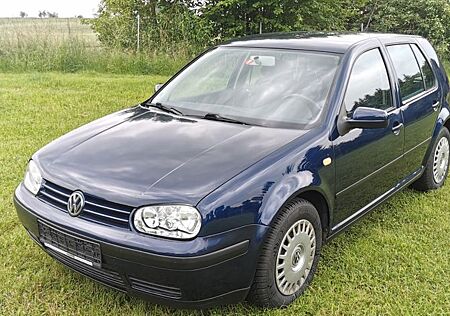 VW Golf Volkswagen 4 - 2.0 TÜV Neu indigoblau
