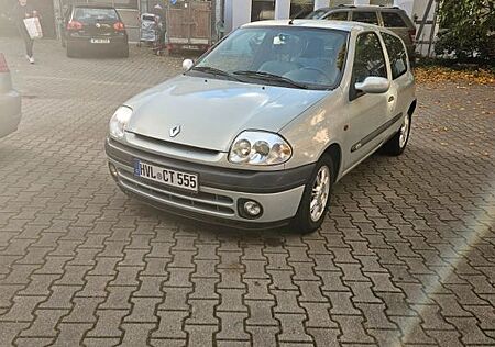 Renault Clio Initiale 1.6 16V Initiale Paris