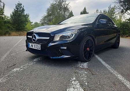 Mercedes-Benz CLA 180 - Night Paket