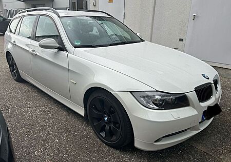 BMW 325d *NAVI~LEDER~XENON~GRA~Sthz.~*6-Zylinder*6-G