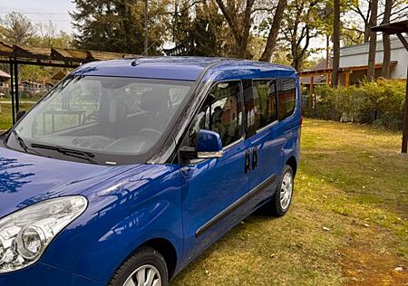 Opel Combo 1.4 TÜV+ Bremse neu/88KW/Tour/AHK/Stdhzg