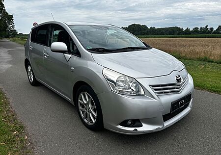 Toyota Verso 2.2l D-4D; Automatik; 7-Sitzer; AHK; ALU