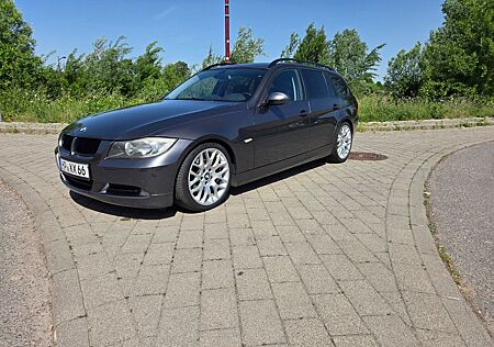BMW 318i Touring -