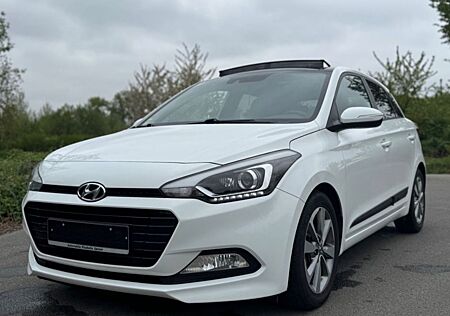 Hyundai i20 120PS/Navi/R.F.Kam/Klima/P.Dach/Garantie