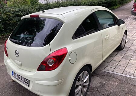 Opel Corsa 1.4 TÜV 2026 Klimaautomatik