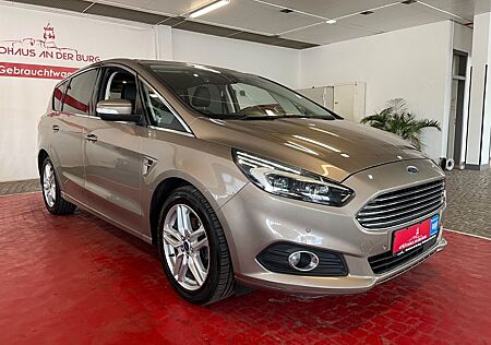 Ford S-Max Titanium *7 Sitze +KeylessGo +AHK +1. Hd.