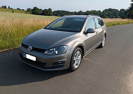 VW Golf Volkswagen 1.6 TDI Variant / NAVI / MASSAGE