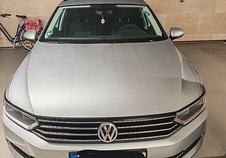 VW Passat Variant Volkswagen 2.0 TDI SCR DSG Highline Vari...
