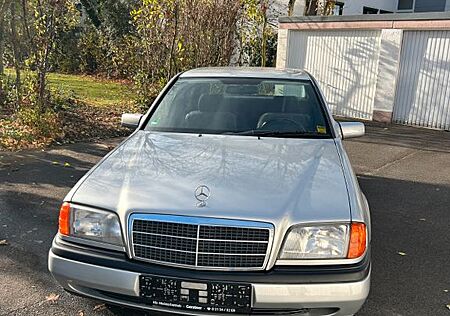 Mercedes-Benz C 180 C180 Oldtimer mit Wertgutachten, Rentnerfahrzeug