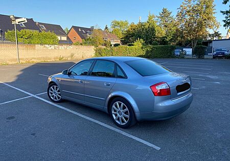 Audi A4 8E B6 S Line - Limousine 1.9 TDI 131 PS