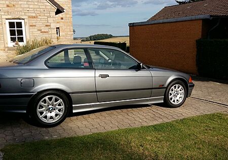 BMW 323iA Coupe Automatik Scheckh.
