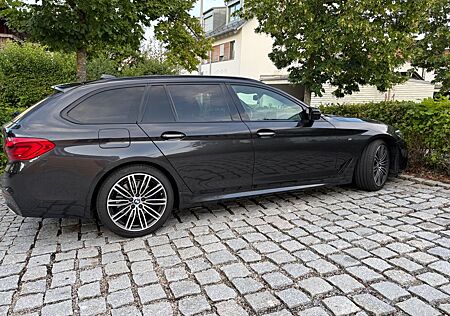 BMW 530d xDrive Touring A -