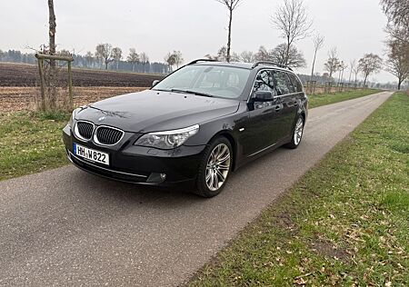 BMW 523i E61 Touring, Scheckheft gepflegt, Panorama