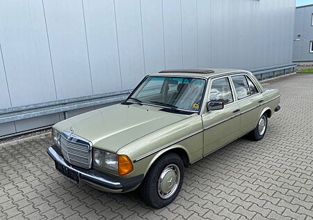 Mercedes-Benz 230 230E W123 Limousine H Zulassung / LPG / 2 Hand