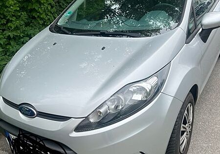 Ford Fiesta 1,4 Titanium Titanium TÜV neu