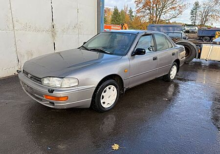 Toyota Camry 2.2 Benzin, manual,