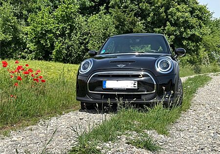 Mini Cooper SE Hatch Classic Trim Midnight black