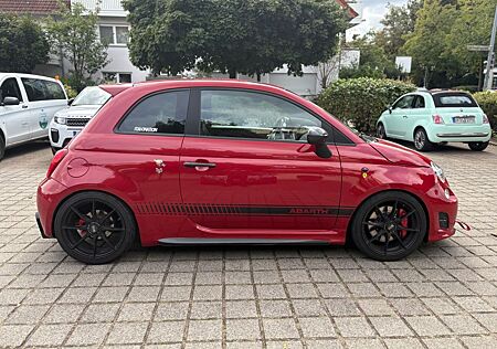 Abarth 595 Competizione Akrapovic sabelt apple CarPlay