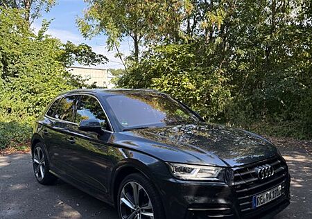 Audi Q5 55 TFSI e S tronic quattro -