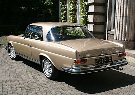 Mercedes-Benz 280 SE 3,5 W 111 Coupe