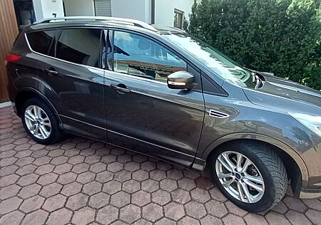 Ford Kuga 4x4 150PS Titanium Panoramaschiedach
